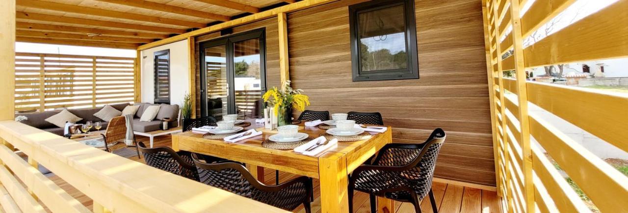 Mobilehome Elena Premium With Pool, Istria 班约勒 外观 照片