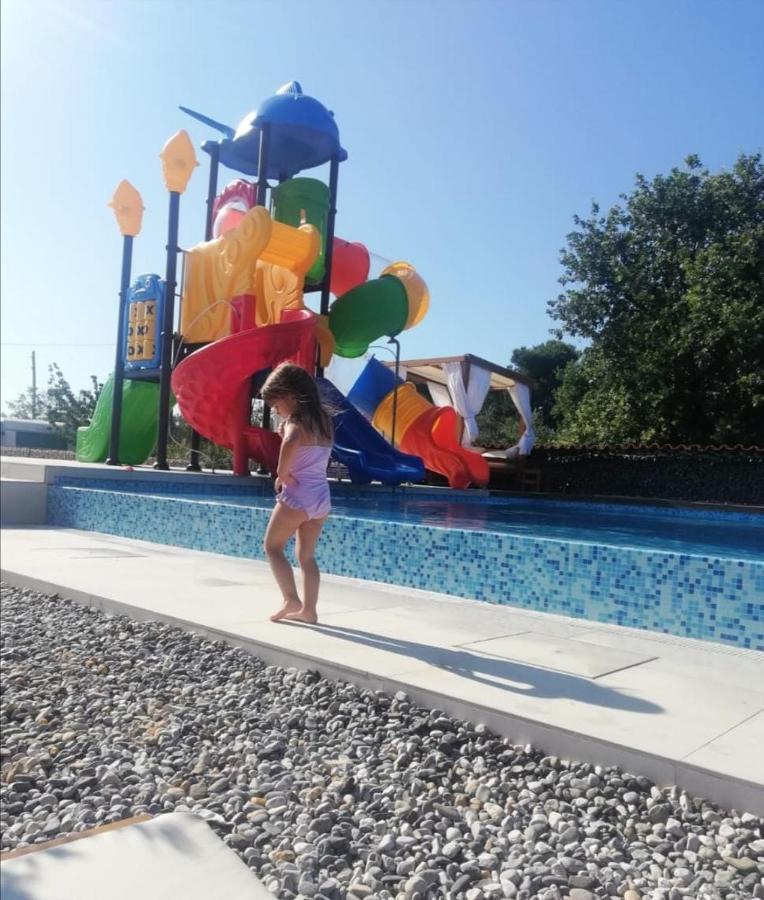 Mobilehome Elena Premium With Pool, Istria 班约勒 外观 照片