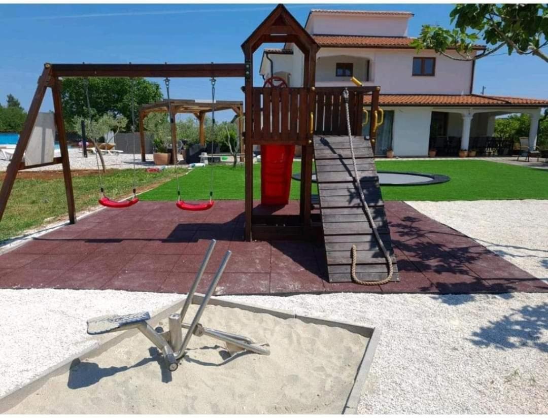 Mobilehome Elena Premium With Pool, Istria 班约勒 外观 照片