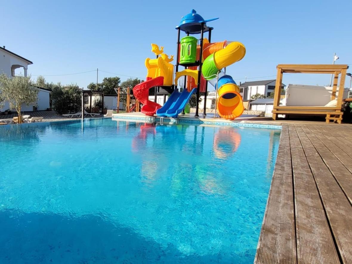Mobilehome Elena Premium With Pool, Istria 班约勒 外观 照片