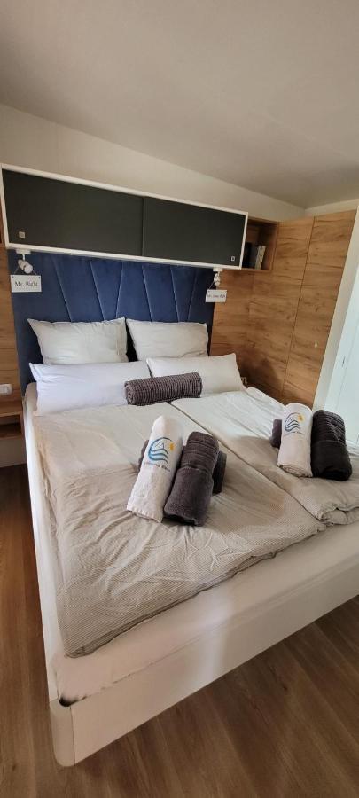Mobilehome Elena Premium With Pool, Istria 班约勒 外观 照片