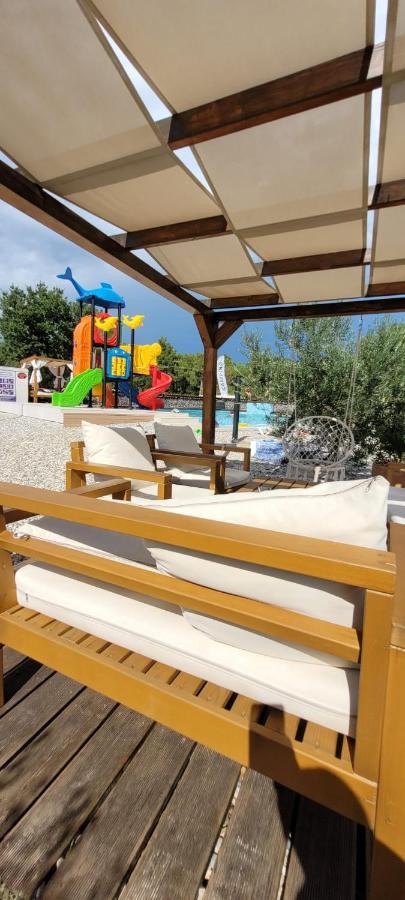 Mobilehome Elena Premium With Pool, Istria 班约勒 外观 照片